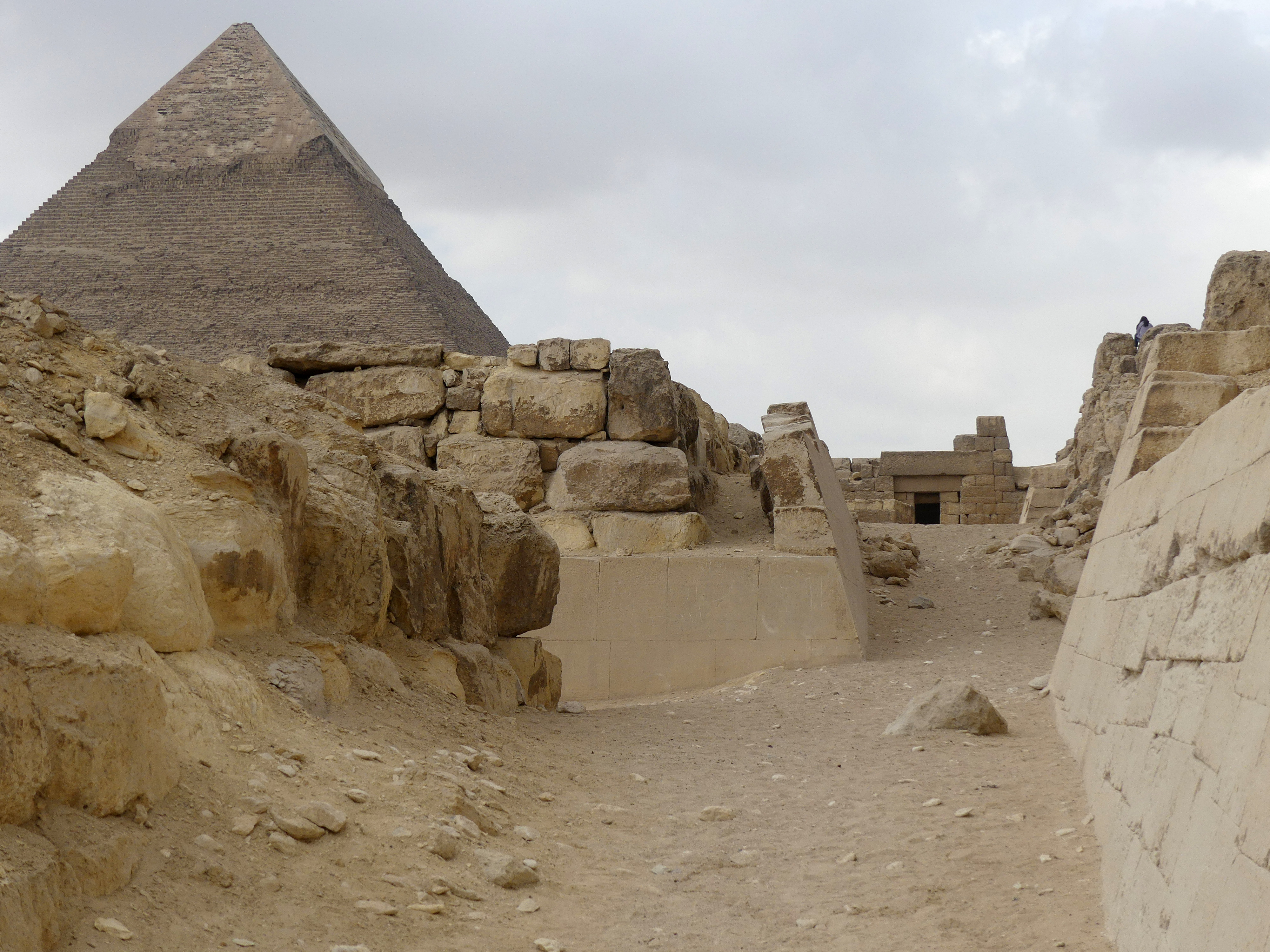 path to MeresAnkh III tomb